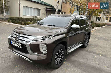 Внедорожник / Кроссовер Mitsubishi Pajero Sport 2021 в 