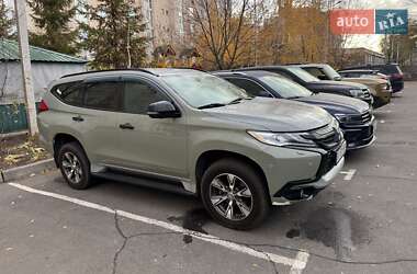 Внедорожник / Кроссовер Mitsubishi Pajero Sport 2016 в Кривом Роге