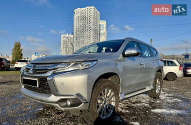 Внедорожник / Кроссовер Mitsubishi Pajero Sport 2017 в Киеве