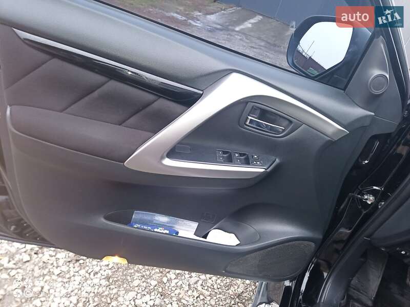 Внедорожник / Кроссовер Mitsubishi Pajero Sport 2018 в Полтаве