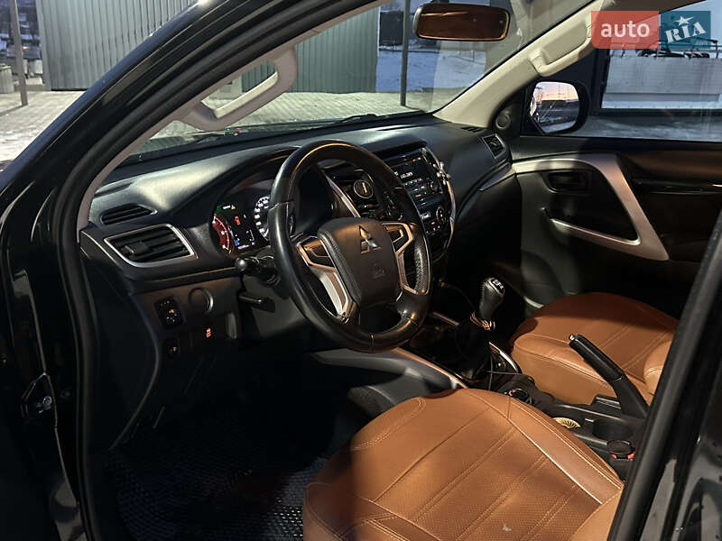 Внедорожник / Кроссовер Mitsubishi Pajero Sport 2016 в Тульчине