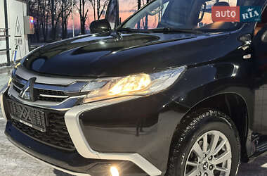 Внедорожник / Кроссовер Mitsubishi Pajero Sport 2016 в 