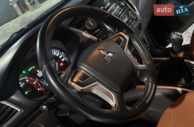 Внедорожник / Кроссовер Mitsubishi Pajero Sport 2016 в 