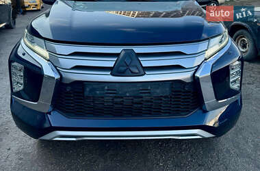 Позашляховик / Кросовер Mitsubishi Pajero Sport 2019 в Чернівцях