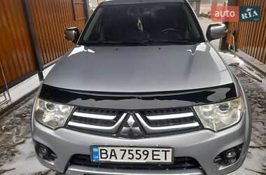 Внедорожник / Кроссовер Mitsubishi Pajero Sport 2015 в Новоукраинке