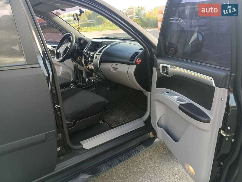 Внедорожник / Кроссовер Mitsubishi Pajero Sport 2010 в Ужгороде