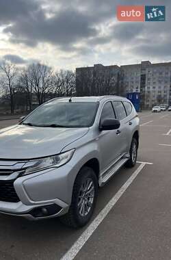 Позашляховик / Кросовер Mitsubishi Pajero Sport 2016 в Кропивницькому