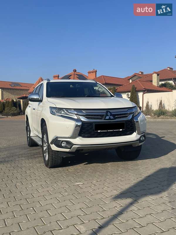 Mitsubishi Pajero Sport 2016