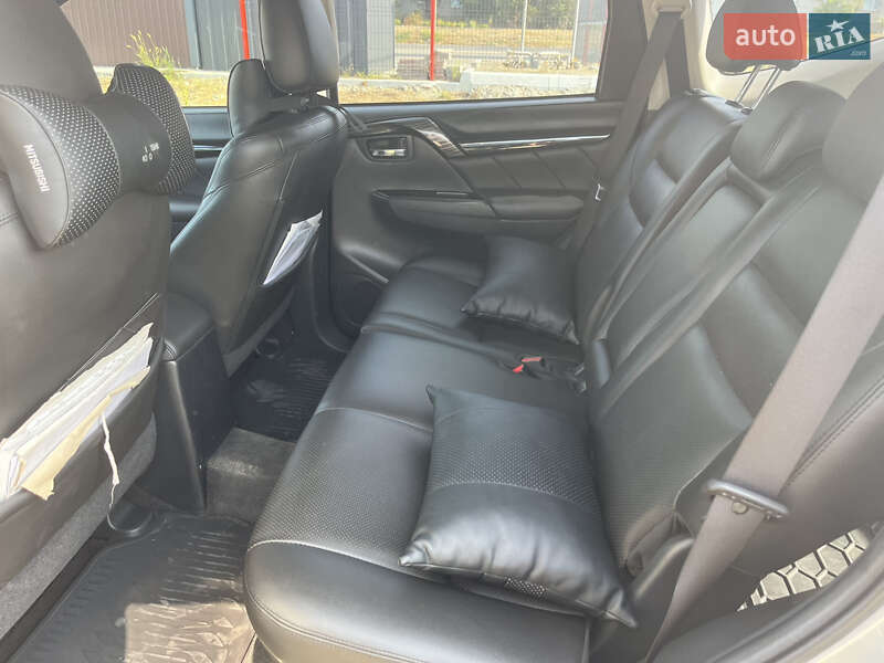 Внедорожник / Кроссовер Mitsubishi Pajero Sport 2017 в Синельниково