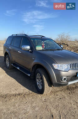 Позашляховик / Кросовер Mitsubishi Pajero Sport 2013 в Первомайську