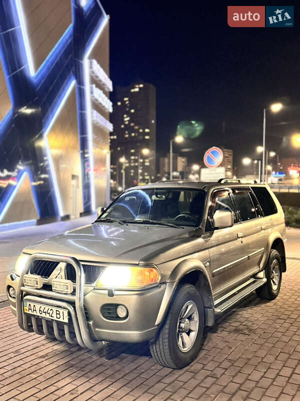 Внедорожник / Кроссовер Mitsubishi Pajero Sport 2006 в 