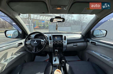 Внедорожник / Кроссовер Mitsubishi Pajero Sport 2012 в 