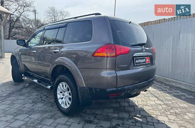 Внедорожник / Кроссовер Mitsubishi Pajero Sport 2012 в 