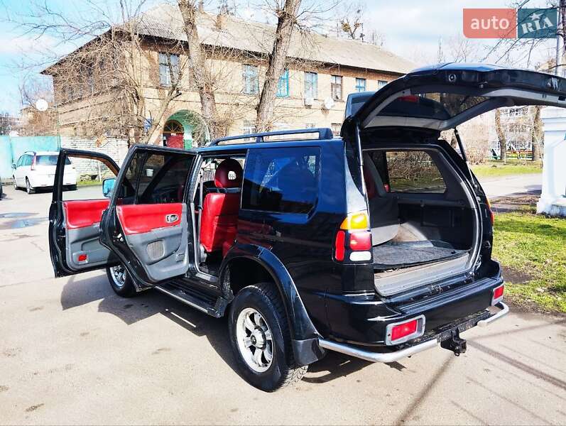 Позашляховик / Кросовер Mitsubishi Pajero Sport 2000 в Києві
