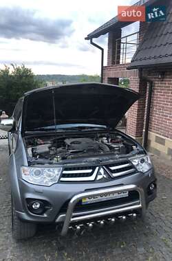 Позашляховик / Кросовер Mitsubishi Pajero Sport 2015 в Чернівцях