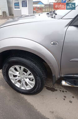 Позашляховик / Кросовер Mitsubishi Pajero Sport 2014 в 