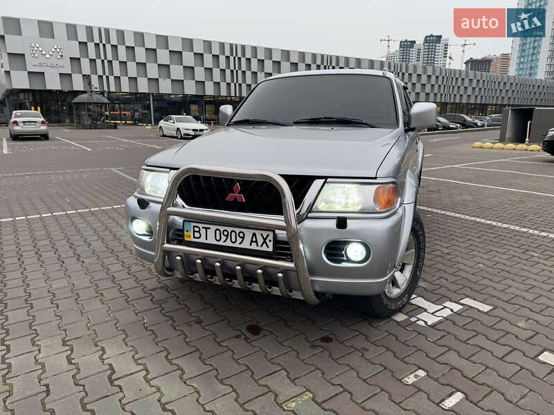Внедорожник / Кроссовер Mitsubishi Pajero Sport 2006 в 