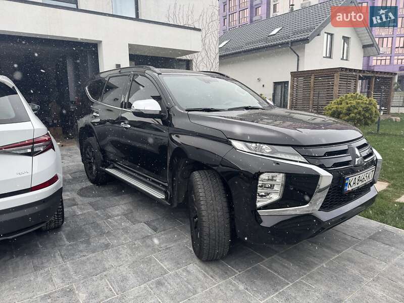 Позашляховик / Кросовер Mitsubishi Pajero Sport 2021 в 