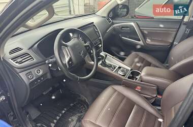 Позашляховик / Кросовер Mitsubishi Pajero Sport 2021 в 