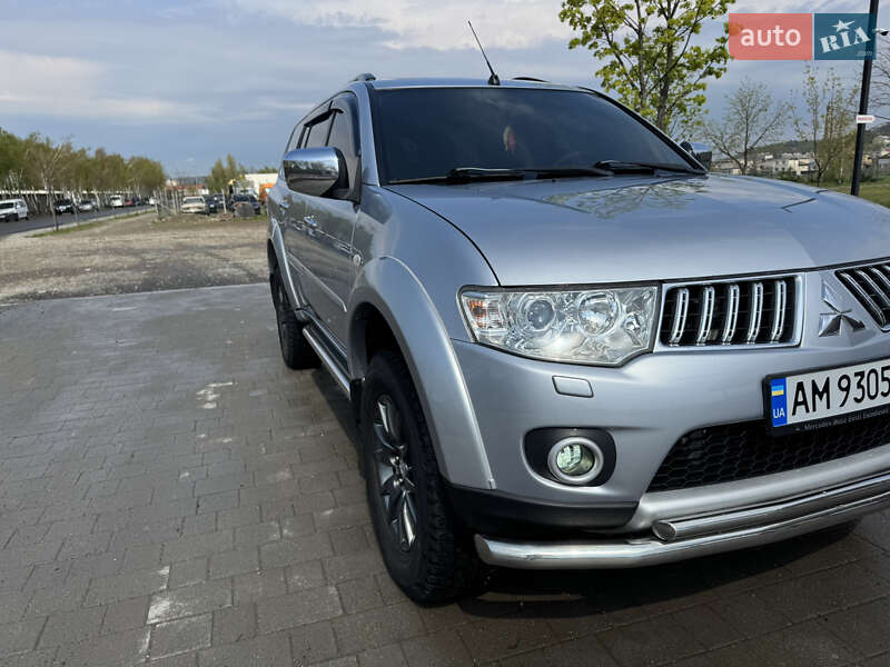 Позашляховик / Кросовер Mitsubishi Pajero Sport 2011 в Виноградові