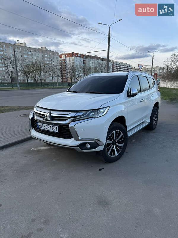 Внедорожник / Кроссовер Mitsubishi Pajero Sport 2016 в 