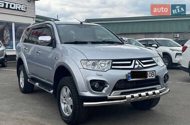 Позашляховик / Кросовер Mitsubishi Pajero Sport 2013 в 