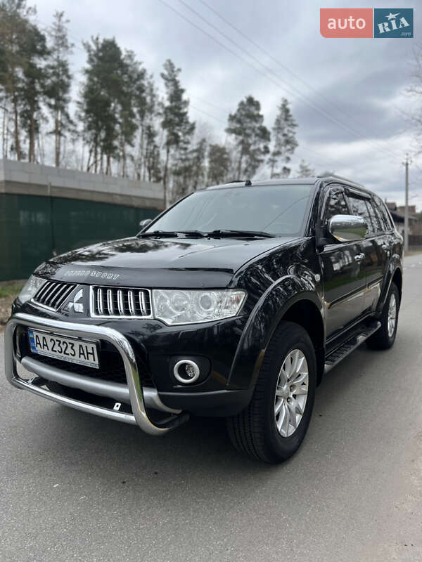 Позашляховик / Кросовер Mitsubishi Pajero Sport 2011 в Києві