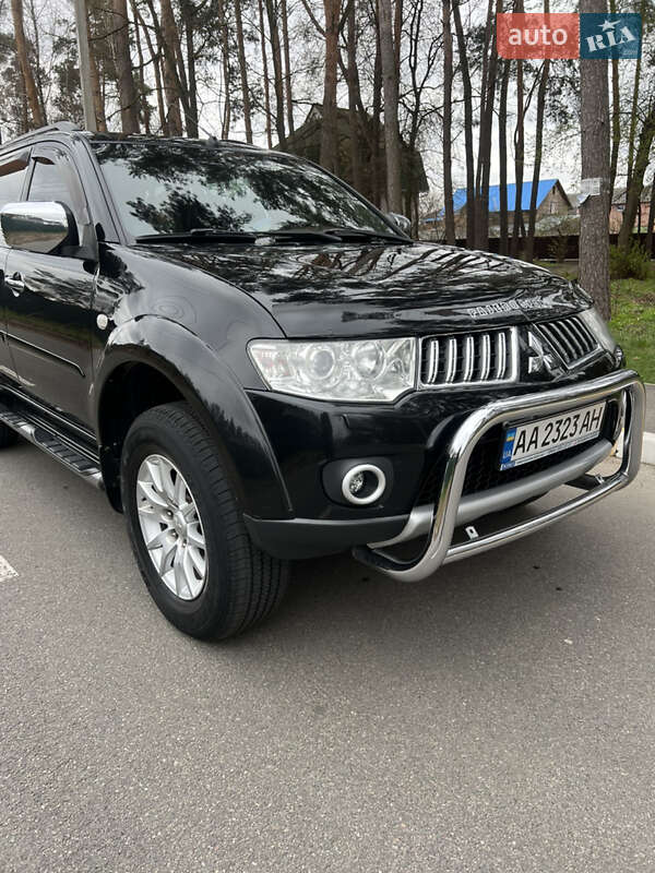 Позашляховик / Кросовер Mitsubishi Pajero Sport 2011 в Києві