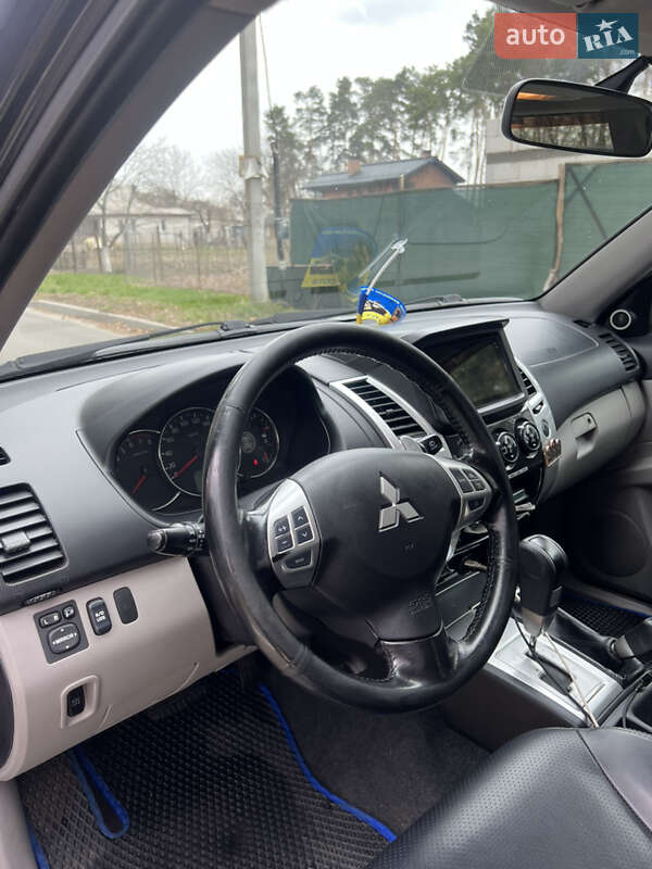 Позашляховик / Кросовер Mitsubishi Pajero Sport 2011 в Києві