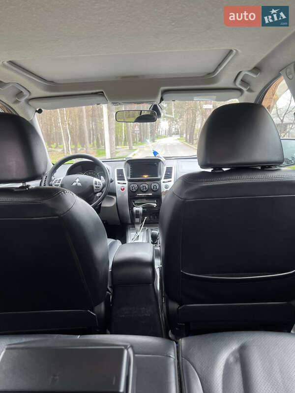 Позашляховик / Кросовер Mitsubishi Pajero Sport 2011 в Києві