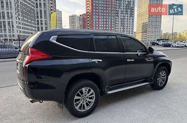 Внедорожник / Кроссовер Mitsubishi Pajero Sport 2017 в 