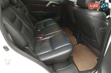 Внедорожник / Кроссовер Mitsubishi Pajero Sport 2016 в 