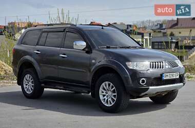 Позашляховик / Кросовер Mitsubishi Pajero Sport 2011 в 
