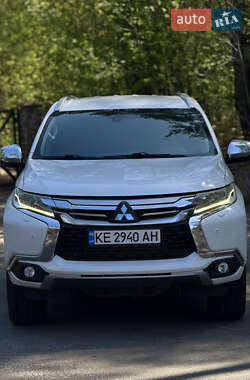 Внедорожник / Кроссовер Mitsubishi Pajero Sport 2016 в 