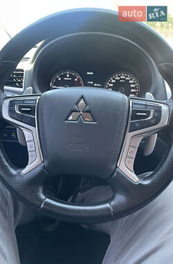 Внедорожник / Кроссовер Mitsubishi Pajero Sport 2016 в 