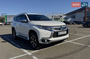 Позашляховик / Кросовер Mitsubishi Pajero Sport 2016 в Києві