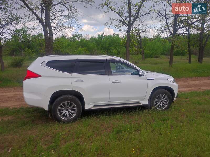 Внедорожник / Кроссовер Mitsubishi Pajero Sport 2017 в Николаеве