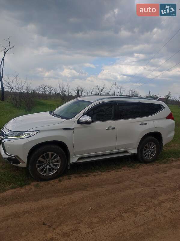 Внедорожник / Кроссовер Mitsubishi Pajero Sport 2017 в Николаеве