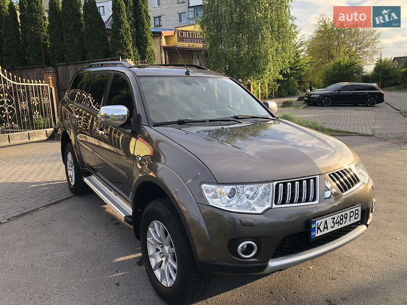 Позашляховик / Кросовер Mitsubishi Pajero Sport 2013 в Вінниці