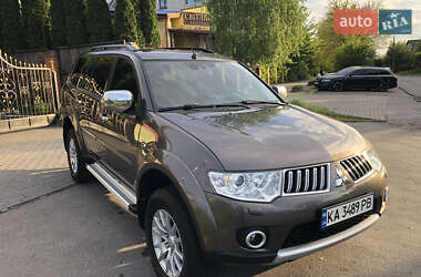 Внедорожник / Кроссовер Mitsubishi Pajero Sport 2013 в 
