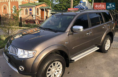 Внедорожник / Кроссовер Mitsubishi Pajero Sport 2013 в 