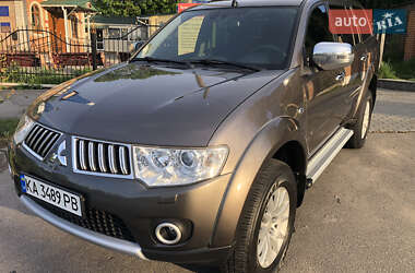 Внедорожник / Кроссовер Mitsubishi Pajero Sport 2013 в 