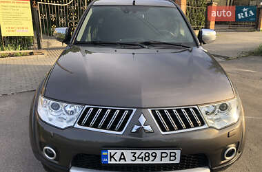 Внедорожник / Кроссовер Mitsubishi Pajero Sport 2013 в 