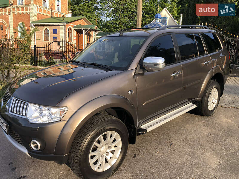 Позашляховик / Кросовер Mitsubishi Pajero Sport 2013 в Вінниці
