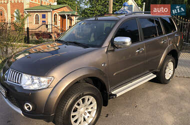 Внедорожник / Кроссовер Mitsubishi Pajero Sport 2013 в 