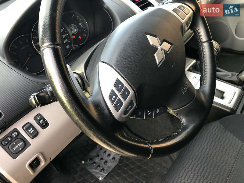 Позашляховик / Кросовер Mitsubishi Pajero Sport 2013 в Вінниці