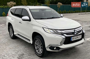 Позашляховик / Кросовер Mitsubishi Pajero Sport 2016 в 