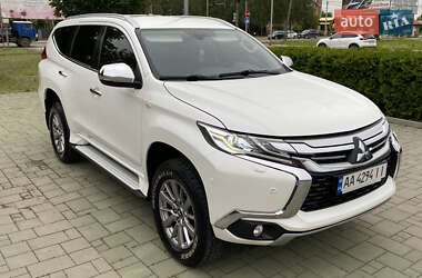 Позашляховик / Кросовер Mitsubishi Pajero Sport 2016 в 
