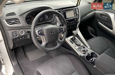 Позашляховик / Кросовер Mitsubishi Pajero Sport 2016 в 
