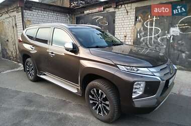 Внедорожник / Кроссовер Mitsubishi Pajero Sport 2021 в 
